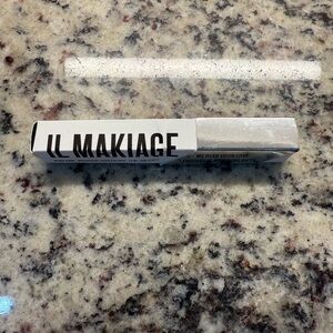 IL Makiage Black Card Liquid Waterproof Eyeliner